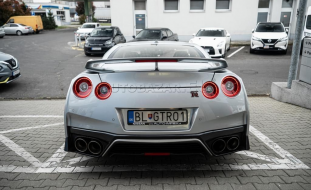 Nissan GT-R