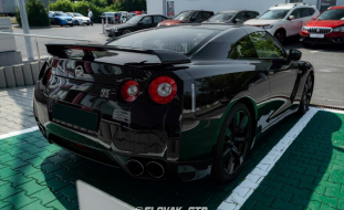 Nissan GT-R